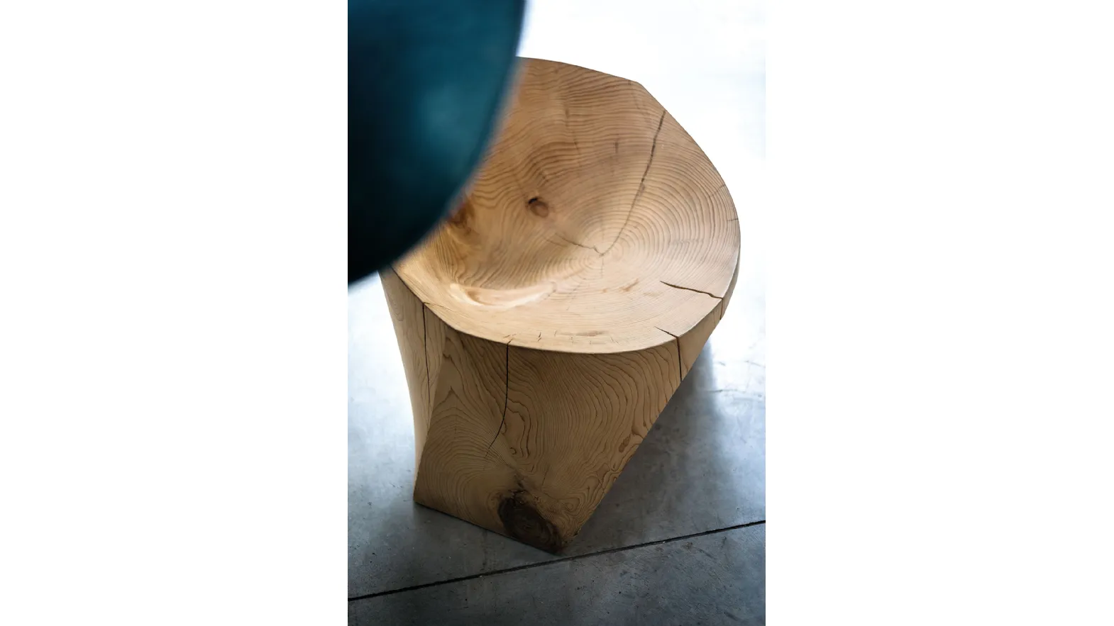 Poltroncina Kairo  in legno massello di cedro profumato lavorata da un blocco unico di Riva1920