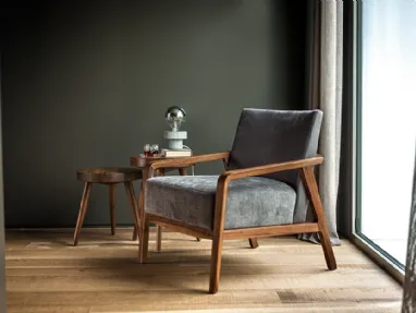 Poltrona Noblé Armchair in tessuto imbottito con struttura in legno massello di Riva1920