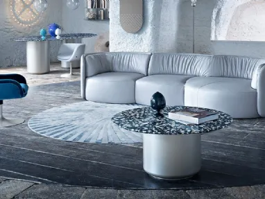 Divano lineare con seduta tonda in pelle Deep di Natuzzi