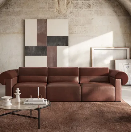 Divano lineare in pelle con inserti in tessuto New Classic di Natuzzi