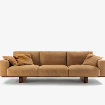 Divano lineare Utah Sofa in pelle con struttura in legno di Riva1920