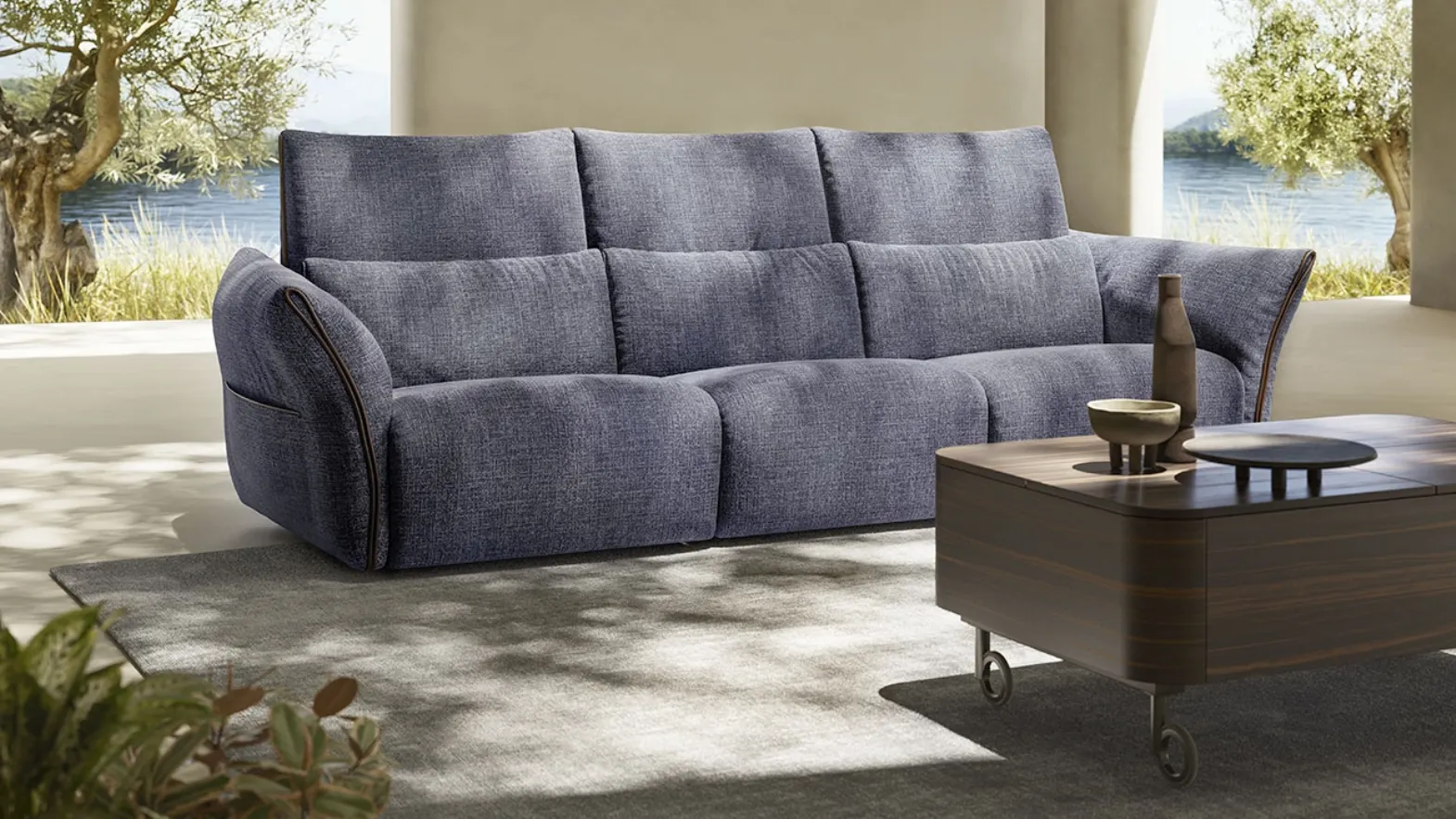 Divano lineare in tessuto Wellbe di Natuzzi