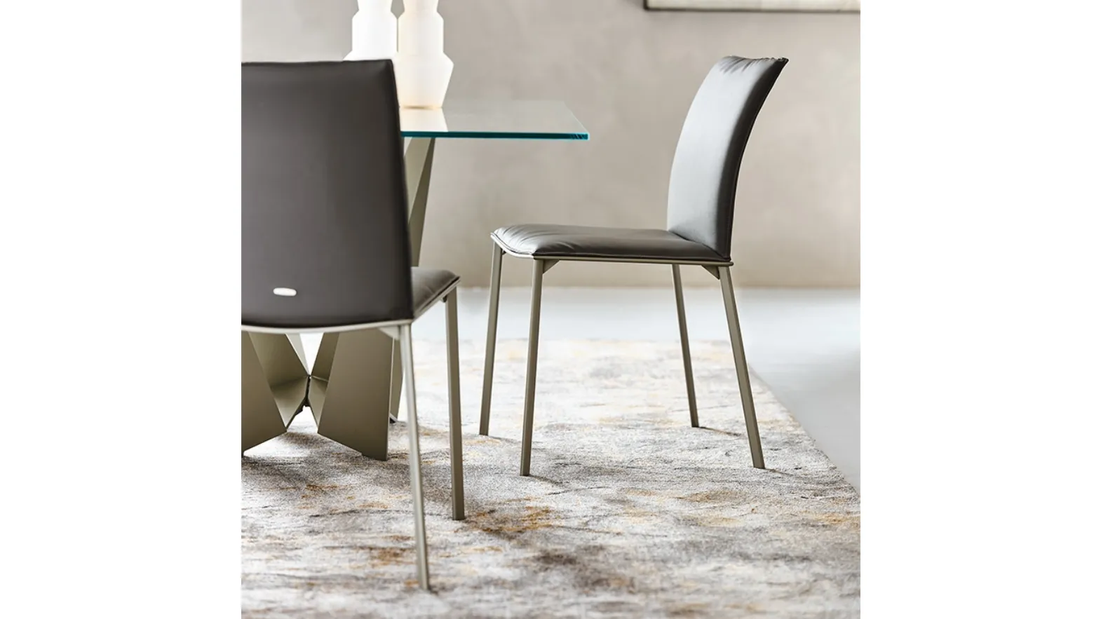 Sedia in pelle con schienale leggermente curvato Rita di Cattelan Italia
