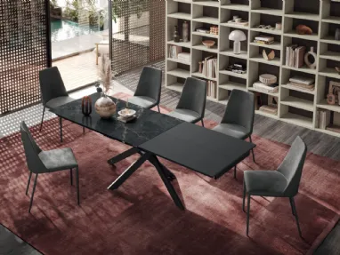 Sedia Dafne in tessuto Nabuk di Scavolini