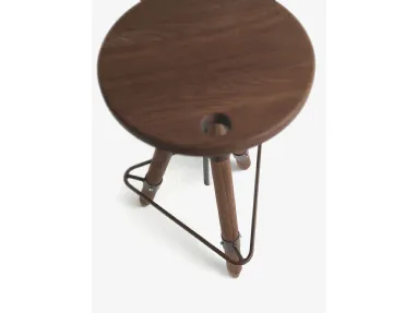 Sgabello Ello interamente realizzato in legno massello con seduta girevole e regolabile in altezza di Riva1920