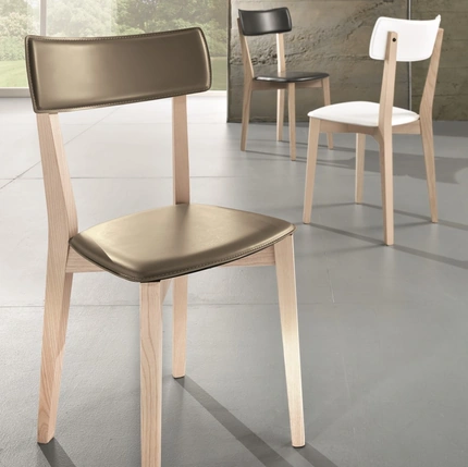 Sedia Ginger S132 in cuoio e legno di Friulsedie