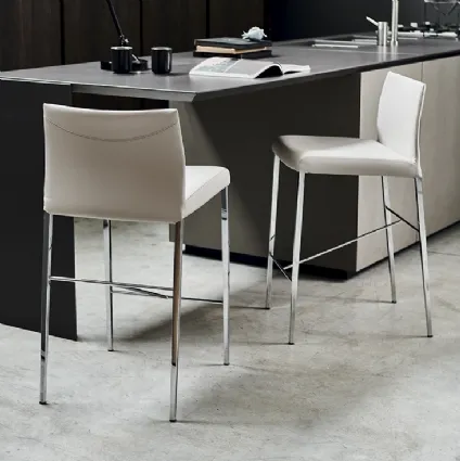 Sgabello in metallo con seduta in pelle chiara Anna di Cattelan Italia