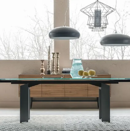 Tavolo allungabile in cristallo con gambe in acciaio Elan Drive di Cattelan Italia