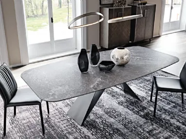 Tavolo con base in acciaio e piano in ceramica Premier Keramik di Cattelan Italia