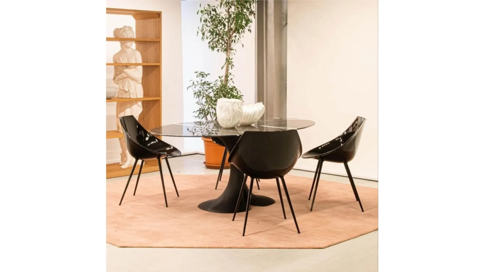 Tavolo ovale con piano in marmo nero Didymos di Driade