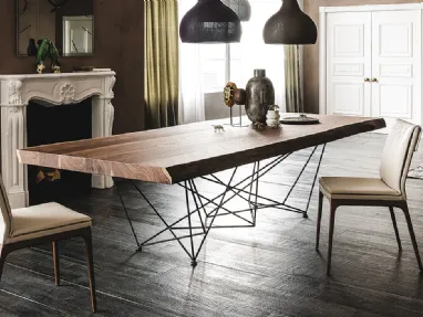 Tavolo con piano di legno noce massiccio con bordi irregolari Gordon Deep Wood di Cattelan Italia