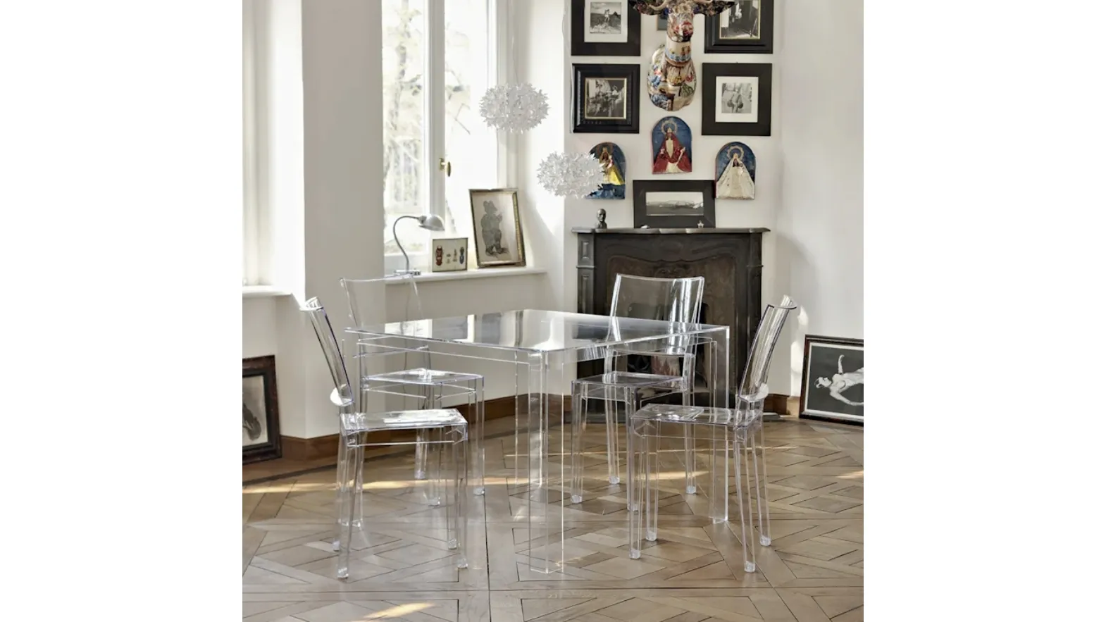 Tavolo Invisible in plexiglas trasparente di Kartell