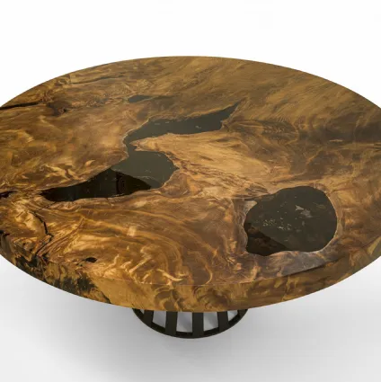 Tavolo Kauri Round con top in legno massello di Riva1920