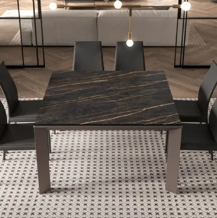 Tavolo quadrato allungabile in cristallo ceramica con base in metallo Metrò Quadro di Ozzio