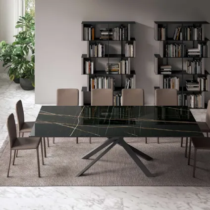 Tavolo allungabile e allargabile 4x4 in Marble Glass Sahara Noir Lucido e base in metallo di Ozzio