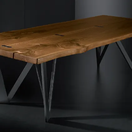 Tavolo Vero Geometrica con top in legno massello e gambe in metallo di Arte Brotto