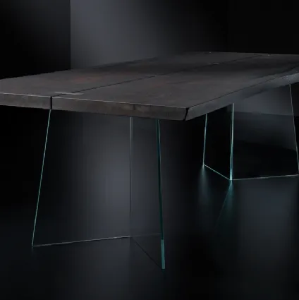 Tavolo Vero V Glass con top in legno massello e base in vetro extra chiaro di Arte Brotto