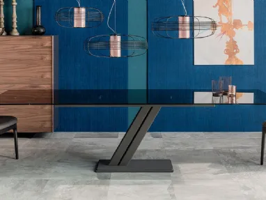 Tavolo con base in metallo e piano in cristallo fumè Zeus Drive di Cattelan Italia