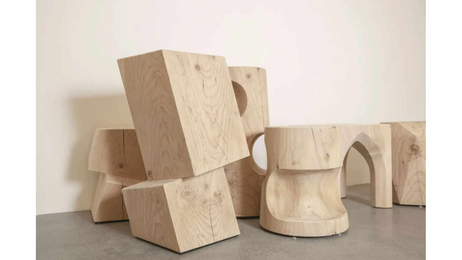sedute in legno di cedro Riva 1920