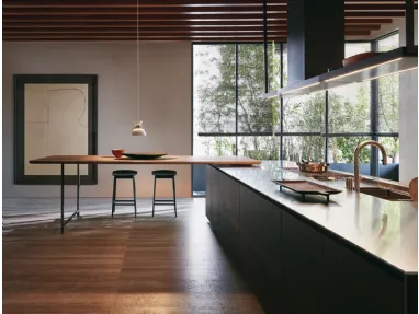 Cucina Design con penisola HiLine Frame Door in Eucalipto con top in acciaio inox di Dada