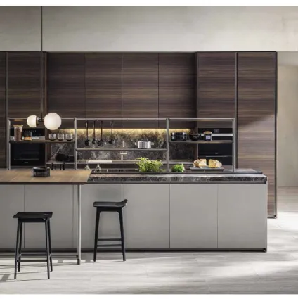 Cucina Design con isola HiLine 6 Rovere Sunrise con top in marmo travertino di Dada