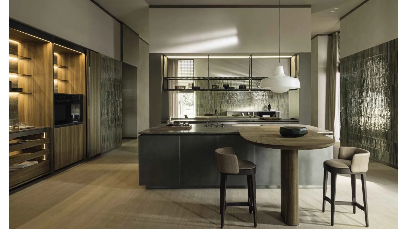 Cucina Design con isola Intersection in acciaio Nebula e top in marmo con penisola snack in Rovere Thermo di Dada