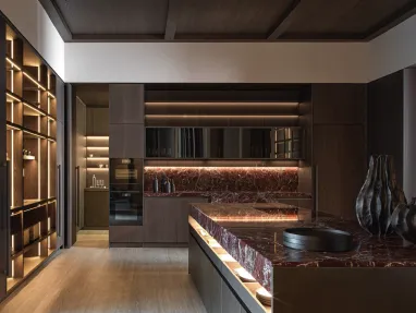 Cucina Design con isola VVD in melaminico Rovere Mezzanotte e top in marmo Rosso Levanto di Molteni & C