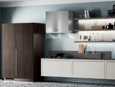 Cucina Moderna Carattere laccato Grigio opaco con armadio Noce Saxony di Scavolini