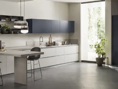 Cucina Moderna DeLinea in Concrete Jersey e Blu Moon opaco di Scavolini