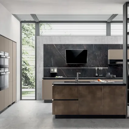 Cucina Moderna Liberamente Grigio Selce ed Oxide Bronze di Scavolini