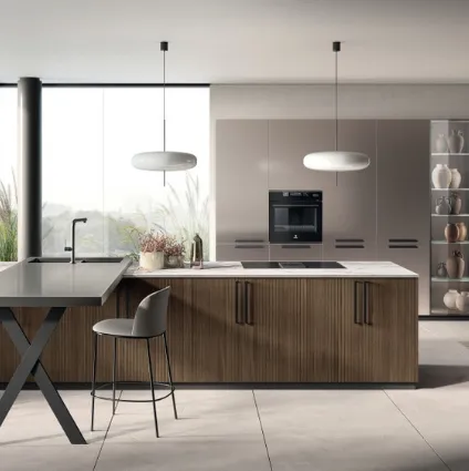 Cucina Moderna con penisola Musa con ante dogate in Rovere Pecan e top in grès porcellanato di Scavolini
