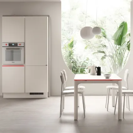 Cucina Moderna Dandy Plus Bianco puro e maniglia Rosso Corallo di Scavolini