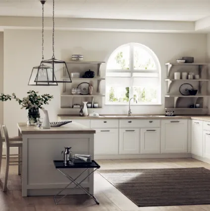 Cucina Shabby Chic angolare con isola Favilla in laccato opaco Bianco Prestige di Scavolini