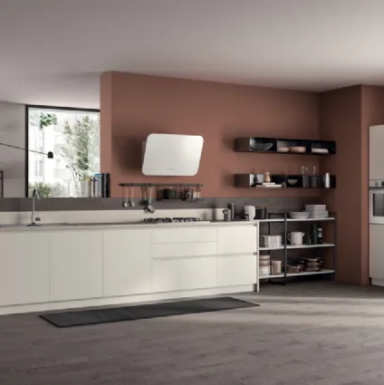 Cucina lineare su misura Evolution in laccato Bianco opaco e mensole in decorativo Concrete Jersey di Scavolini
