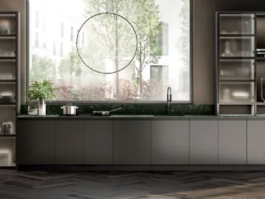 Cucina su misura Motus in laccato effetto metallo Acciaio Scuro di Scavolini