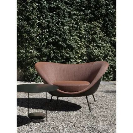 Poltroncina di design in tessuto con scocca rigida D 154 2 di Molteni & C