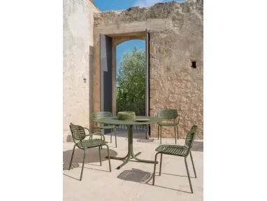 Poltroncina, sedia e tavolino in acciaio verde Mom di Emu