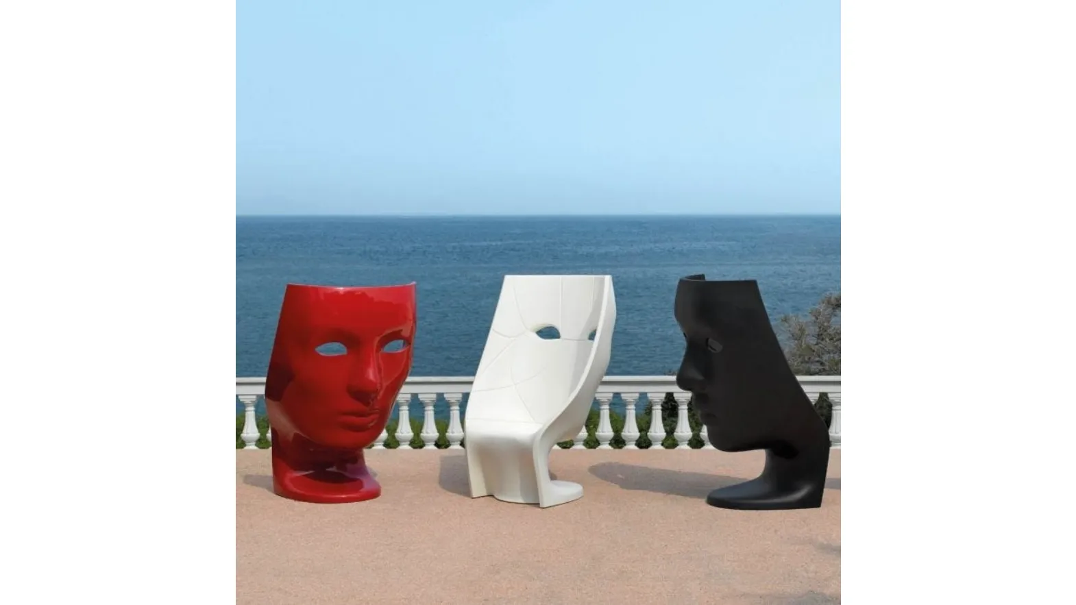 Poltroncina scultura da esterno in polietilene Nemo di Driade