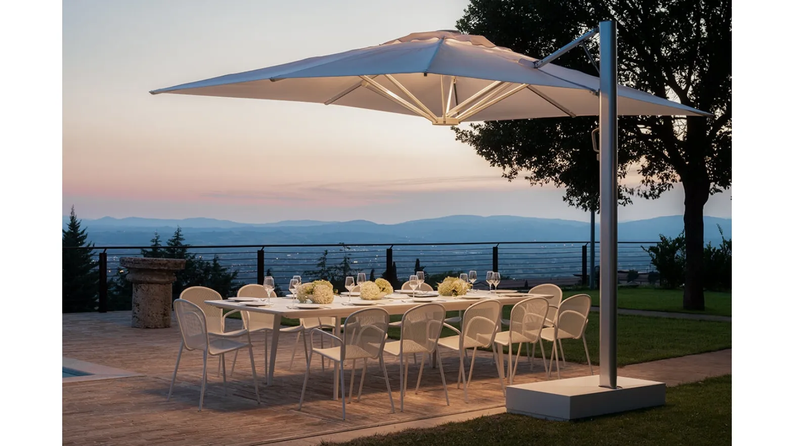 Ombrellone Shade Pro in tessuto sintetico e alluminio di Emu