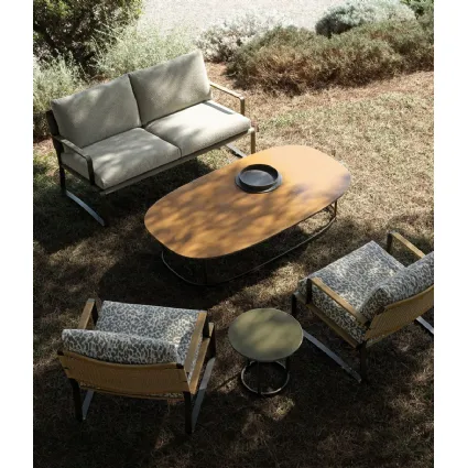 Tavolino ovale Regent con top in pietra lavica e base in metallo di Molteni & C