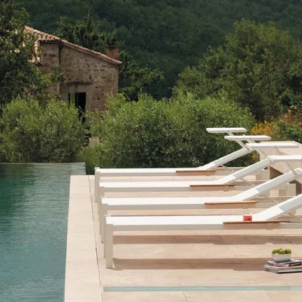 Lettino in alluminio verniciato bianco Shine di Emu