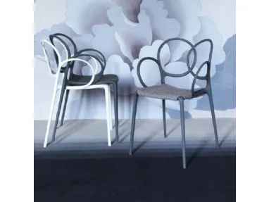 Sedia SISSI in plastica con braccioli, impilabile, disponibile anche con seduta in tessuto di Driade