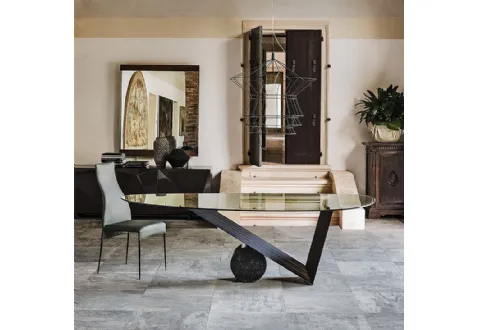 Tavolo con base in legno e marmo e piano in cristallo Valentino di Cattelan Italia